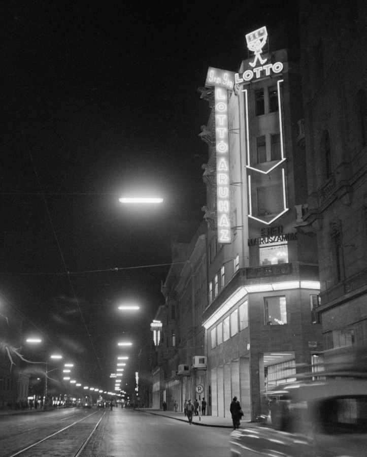 Neonreklám a Rákóczi úton   - 1959