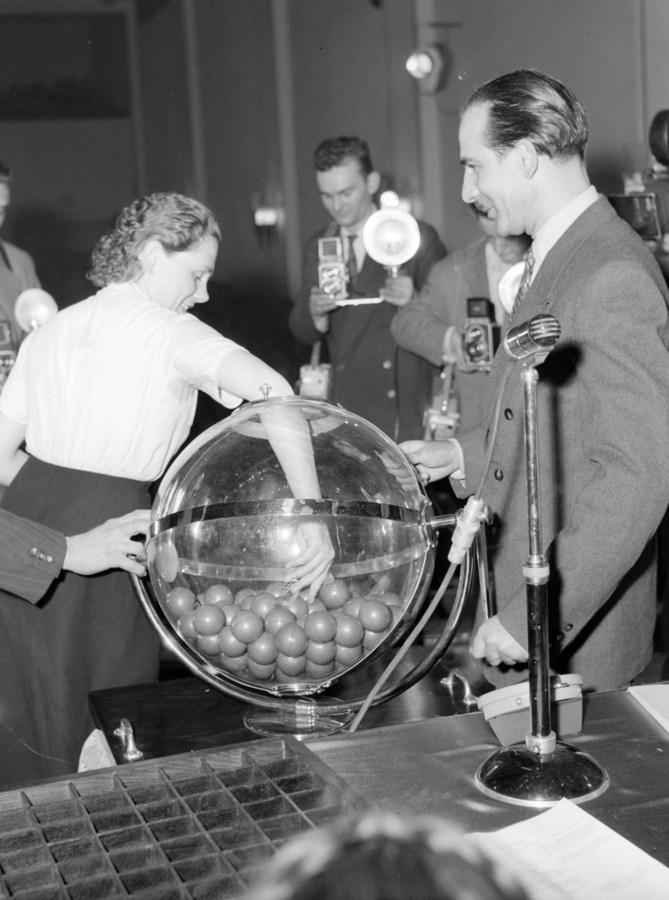 A lottó első heti sorsolása   - 1957